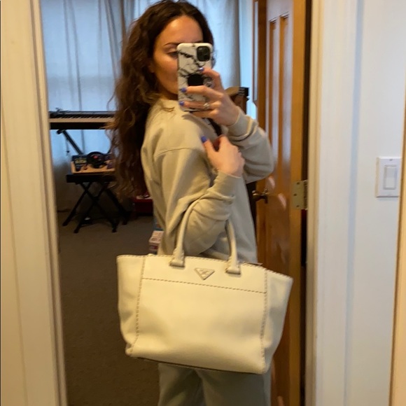 Authentic pre-owned Prada bag excellent condition - Picture 10 of 10